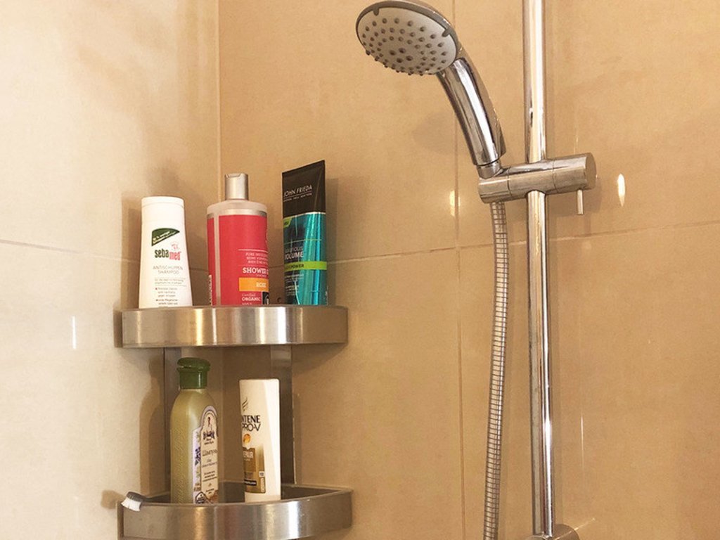 Substância está presente em produtos descartáveis desde em canudos, copos e misturadores, até sacolas plásticas e cosméticos 