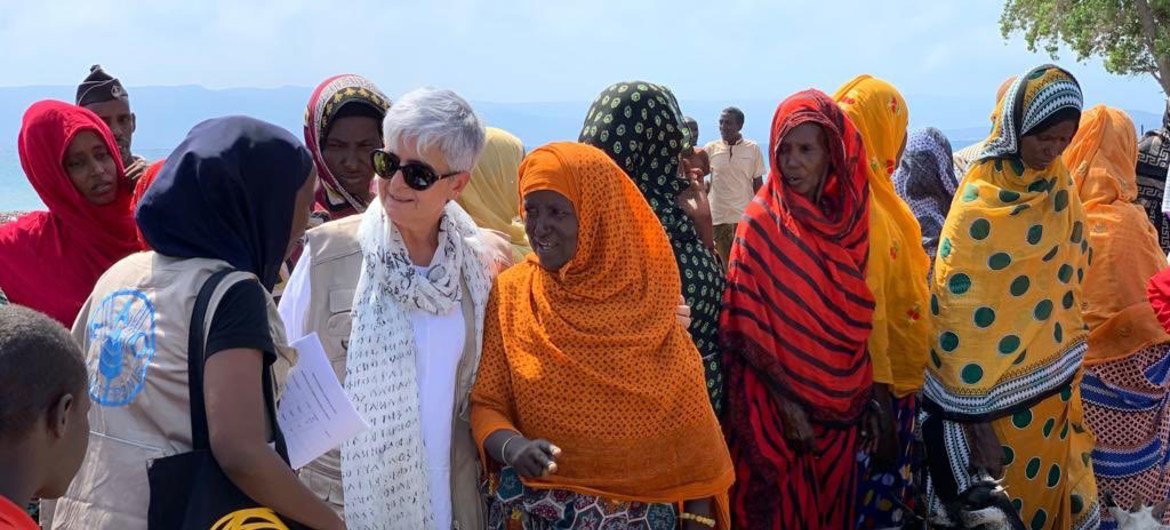 Barbara Manzi, UN Resident Coordinator in Burkina Faso, with women farmers in Djibouti. (File 2019)