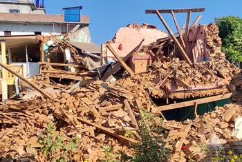 Casas danificadas pelo terremoto de magnitude 6,4 que atingiu o oeste do Nepal em 3 de novembro