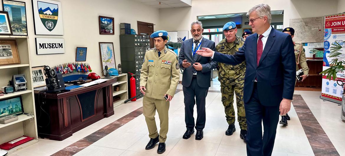 ژاں پیئر لاکوا اسلام آباد میں یو این موگپ کے ہیڈ کوارٹر کا دورہ کر رہے ہیں۔