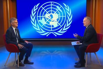 Na sede da ONU em Nova Iorque, o subsecretário-geral para Operações de Paz, Jean-Pierre Lacroix, é entrevistado pelo diretor de Notícias e Mídia da ONU, Ian Phillips