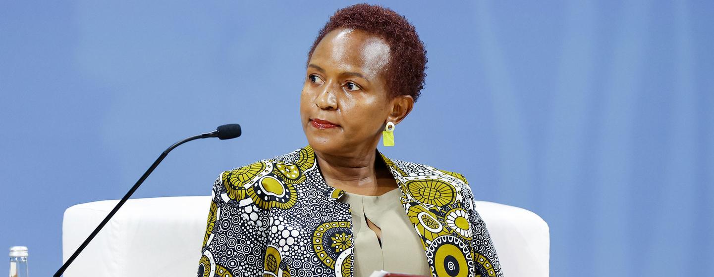 联合国副紧急救援协调员乔伊斯·姆苏亚 (Joyce Msuya) 在第28届联合国气候变化大会 的加速气候行动会议上发言。