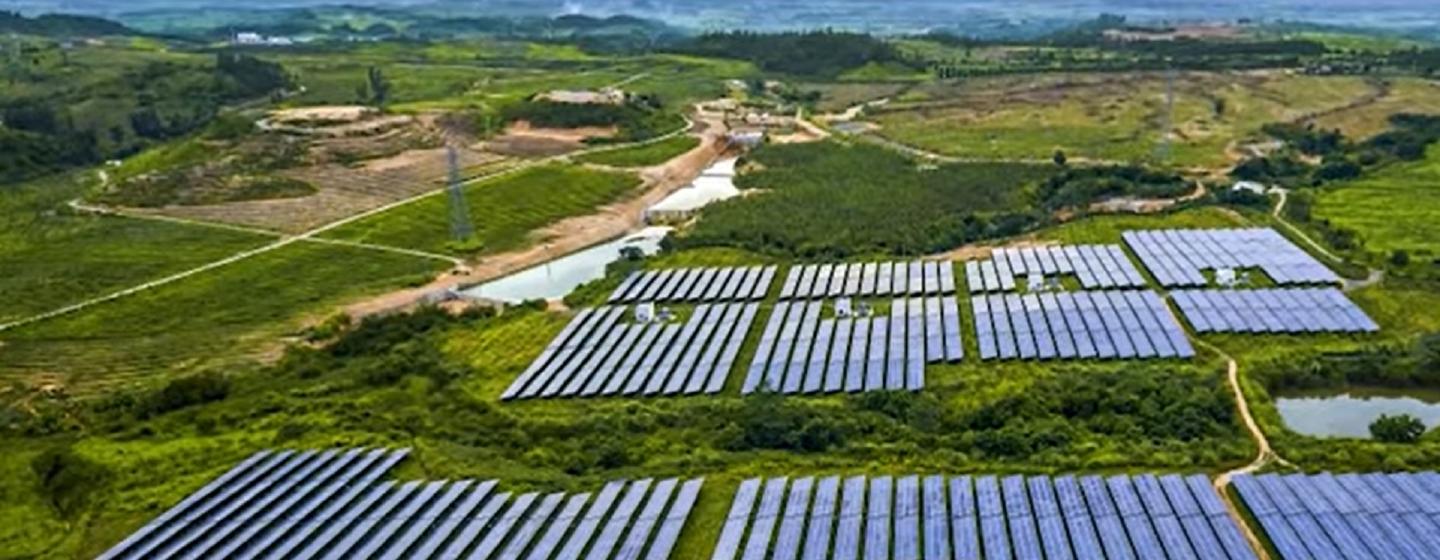 坦桑尼亚安古贾群岛的太阳能发电厂。