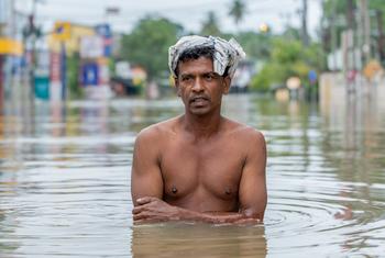 श्रीलंका के गमपाहा में बाढ़ की वजह से तीन फ़ीट तक जल भराव हो गया है. 