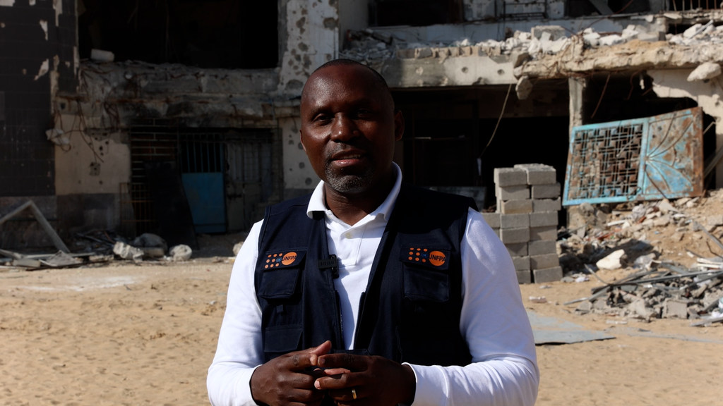 Mr. Nestor Owomuhangi, UNFPA representative in Palestine, during his inspection tour of UNFPA projects in Gaza. Mr. Nestor Owomuhangi, UNFPA representative in Palestine, during his inspection tour of UNFPA projects in Gaza.