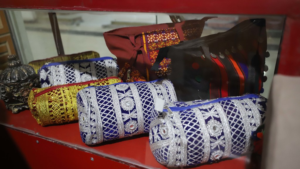Accessoires confectionnés dans l’atelier de couture de Parwin Zafar.