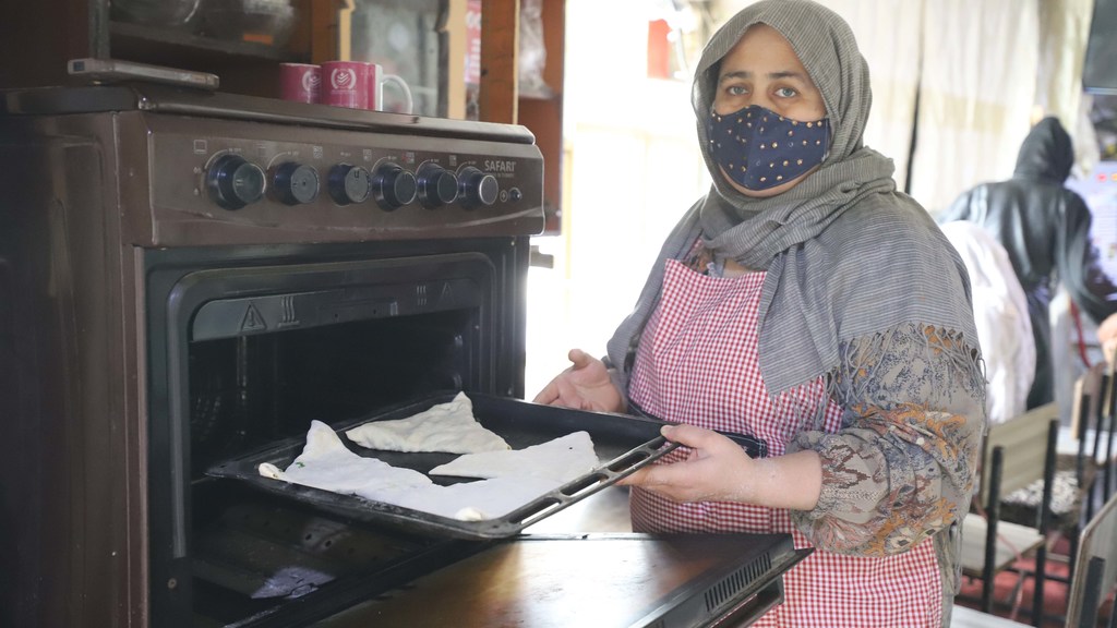 Shaista Hakimi dans son restaurant à Mazar-i-Sharif.