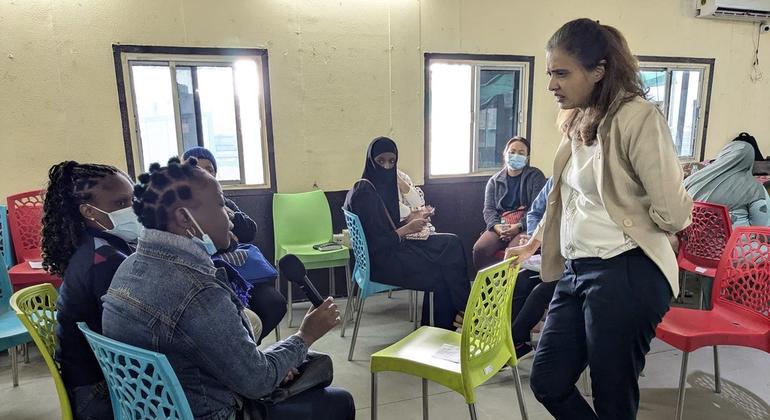 Discussion with a refugee woman during safety and self-defense training. Discussion with a refugee woman during safety and self-defense training.