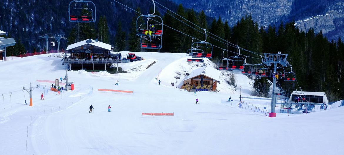 La station de ski française de Saint Jean d'Aulps en période de neige.
