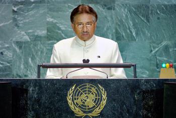 الرئيس الباكستاني بيرفيز مشرف يتحدث أمام الدورة التاسعة والخمسين للجمعية العامة للأمم المتحدة