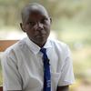 Pascaline Uwamayeyi, mwanafunzi wa shule ya msingi nchini Rwanda, akiwa amevaa kifaa cha kusaidia kusikia na sare ya shule.