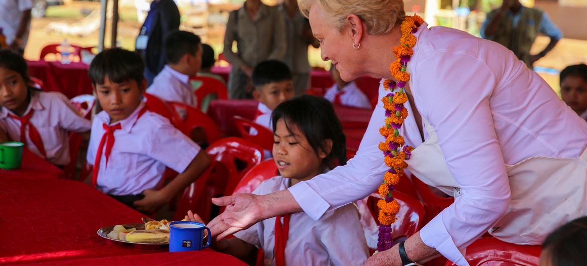 Cindy McCain visits WFP operations in Laos in November 2022 before her confirmation as Executive Director of the organization.