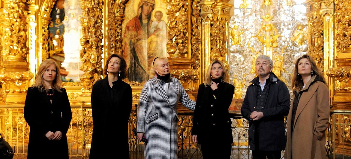 UNESCO Director-General Audrey Azoulay (2nd left) visited a church during her mission to Ukraine in April 2023.