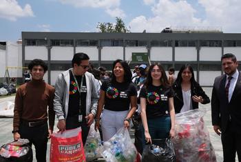 Colección de plásticos por parte de estudiantes y personal docente de la Universidad Autónoma del Estado de México.