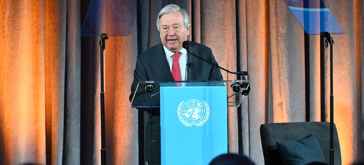 O Secretário-Geral António Guterres faz seu discurso especial sobre ação climática no Museu Americano de História Natural, em Nova Iorque.