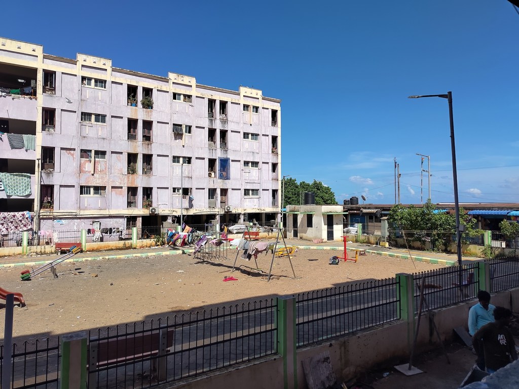 UNEP inaisaidia serikali kujumuisha vipengele vya kupoeza tulivu - kama vile uingizaji hewa wa asili na kuta za maboksi - kwenye miradi ya nyumba ya bei nafuu.