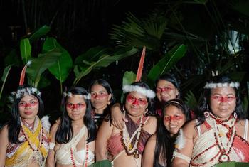 Mujeres de nacionalidad Waorani posan para un retrato durante el Encuentro de Mujeres Indígenas Voz, Cuerpo y Territorio. Puyo, Ecuador. Marzo 16,2022.
