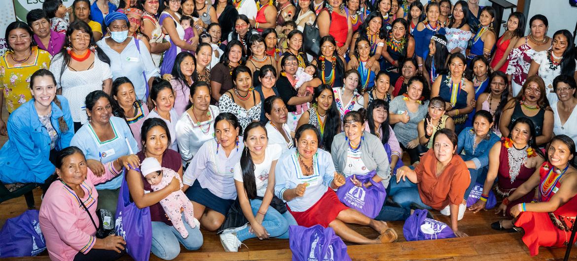 Reunião de mulheres indígenas no Equador
