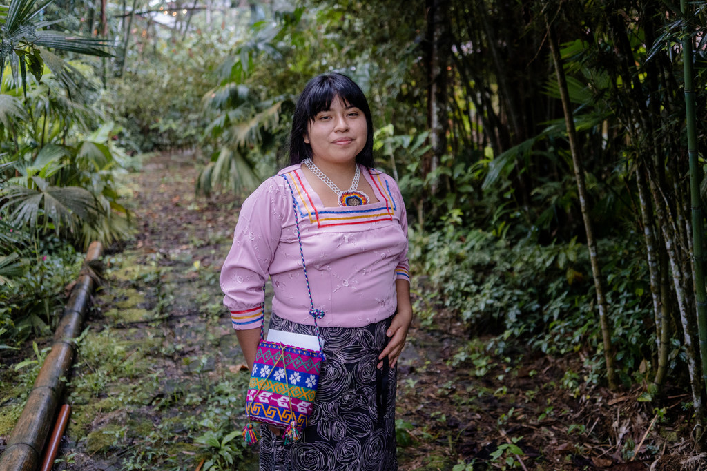 Retrato de Nantar, activista kichwa-shuar, durante el Encuentro de Mujeres Indígenas Voz, Cuerpo y Territorio en Puyo, Ecuador.