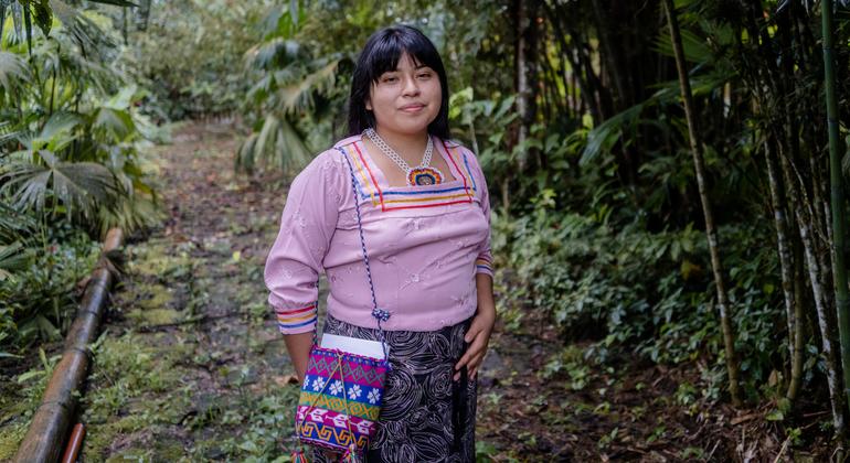 Nantar mujer activista de nacionalidad Kichwa-Shuar posa para un retrato durante el Encuentro de Mujeres Indígenas Voz, Cuerpo y Territorio. Puyo, Ecuador. Marzo 16, 2022.