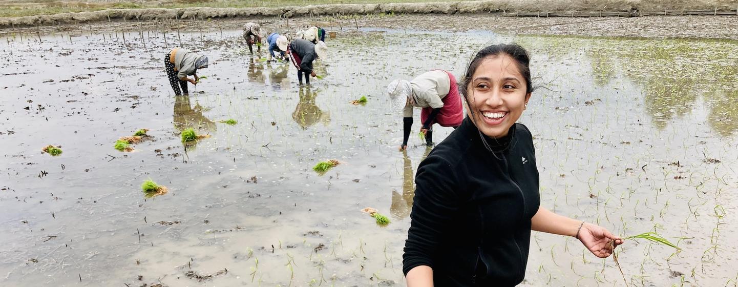 शिखा श्रीकांत अरुणाचल प्रदेश में धान की रोपाई प्रक्रिया के दौरान.