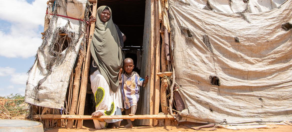 В Эфиопии насчитывается 930 тысяч беженцев, в основном из Южного Судана, Сомали и Эритреи. 
