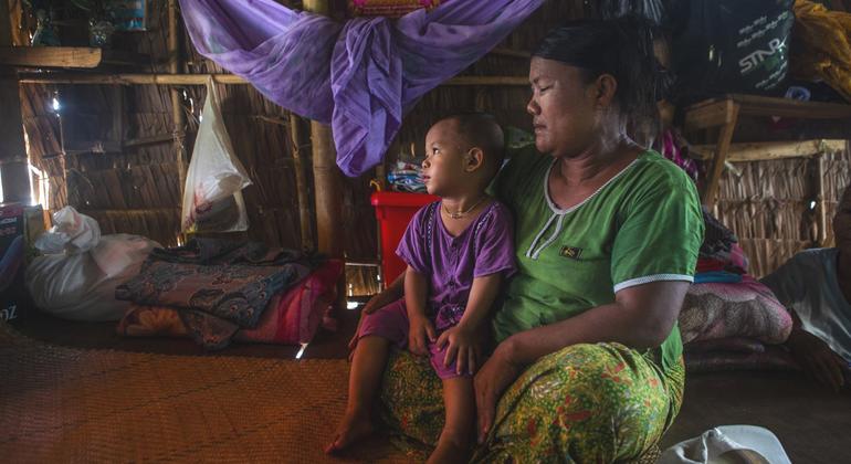 Milhares de pessoas fugiram para grandes áreas urbanas, como nos arredores da capital birmanesa Yangon
