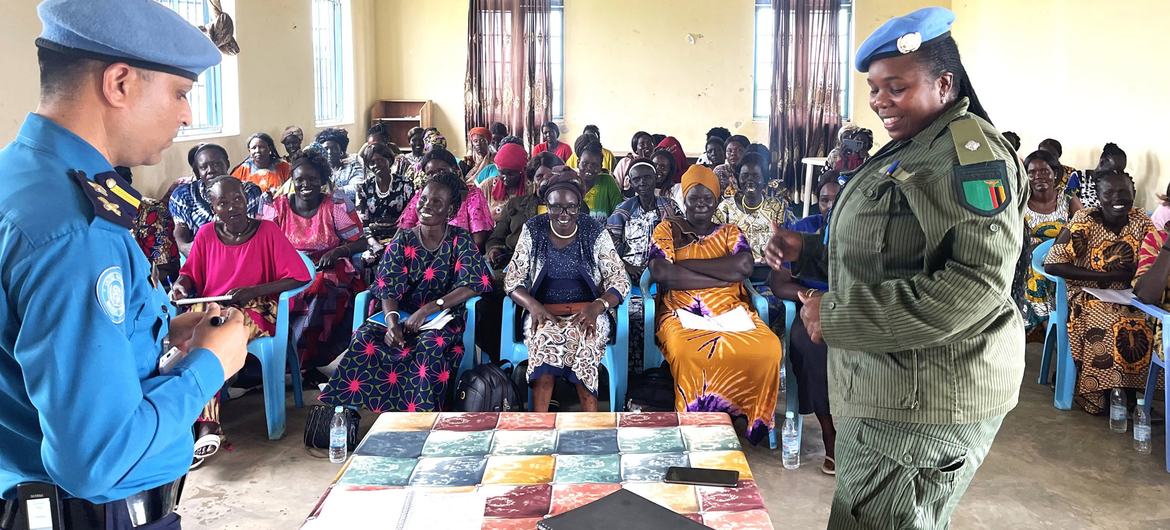 Women and men from Abyei Women Union participate in a UNISFA training which also focused on the role of women in peacebuilding.