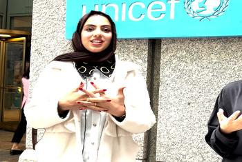 من اليمين لليسار: الطفلة مريم أمجون، من المملكة المغربية، والطفلة أريج من اليمن مناصرتان لحقوق الأطفال لدى اليونيسف. حضرتا إلى مقر الأمم المتحدة في نيويورك بالتزامن مع اجتماعات الجمعية العامة للأمم المتحدة في أيلول/سبتمبر الماضي.