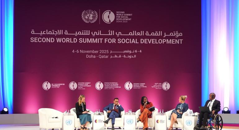 مشاركون في جلسة الحلول التي عقدت على هامش القمة العالمية الثانية للتنمية المستدامة.