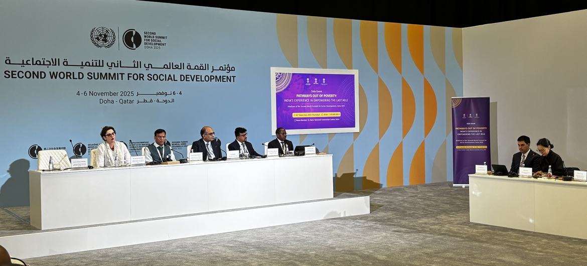 दोहा में सामाजिक विकास के लिए दूसरे विश्व शिखर सम्मेलन में निर्धनता उन्मूलन और सामाजिक सुरक्षा में भारत के अनुभवों पर चर्चा.