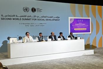 दोहा में सामाजिक विकास के लिए दूसरे विश्व शिखर सम्मेलन में निर्धनता उन्मूलन और सामाजिक सुरक्षा में भारत के अनुभवों पर चर्चा.