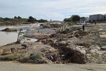 الأضرار الناجمة عن الفيضانات جراء عاصفة في كوارت دي بوبليت في إسبانيا، بالقرب من القاعدة اللوجستية للأمم المتحدة.