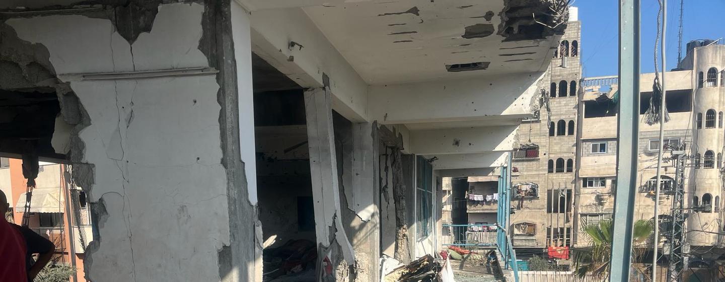 Des personnes déplacées ont été tuées lorsqu'une frappe aérienne israélienne a touché une école gérée par l'UNRWA à Nuseirat, au centre de la bande de Gaza.