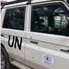 Un vehículo del PMA queda acribillado a balazos y con un neumático destrozado después de que un convoy fuera atacado en Gaza.