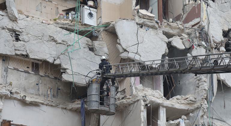 تضررت المباني في إدلب السورية جراء الزلزال الذي ضرب المنطقة.