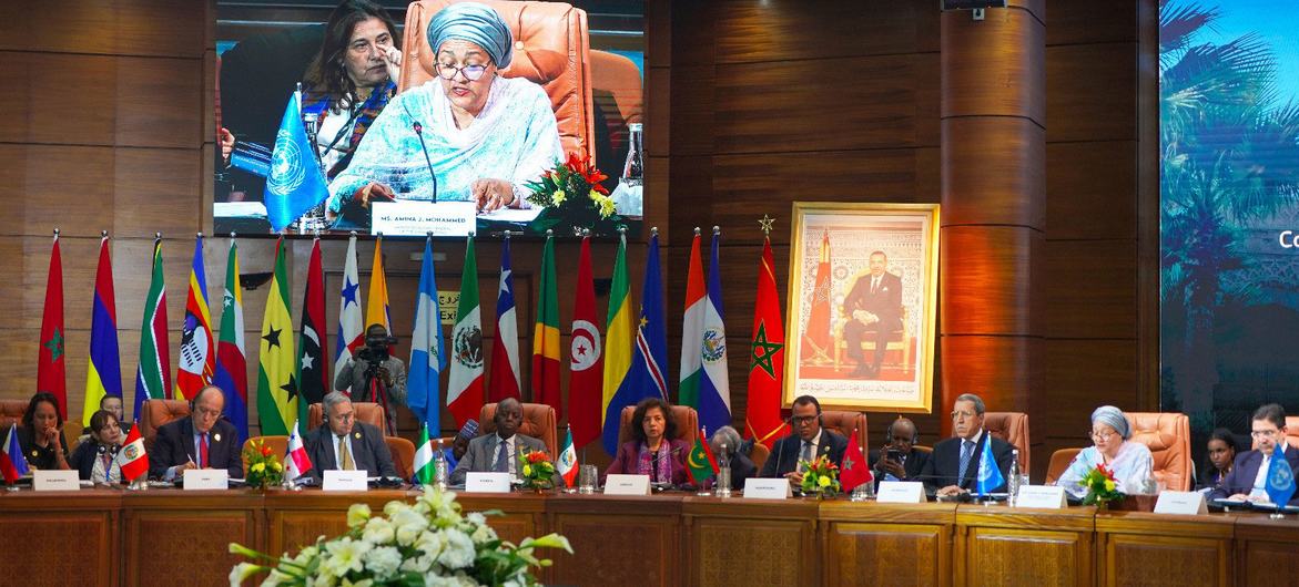 联合国副秘书长阿明娜·穆罕默德在摩洛哥拉巴特举行的中等收入国家高级别会议上发表讲话。