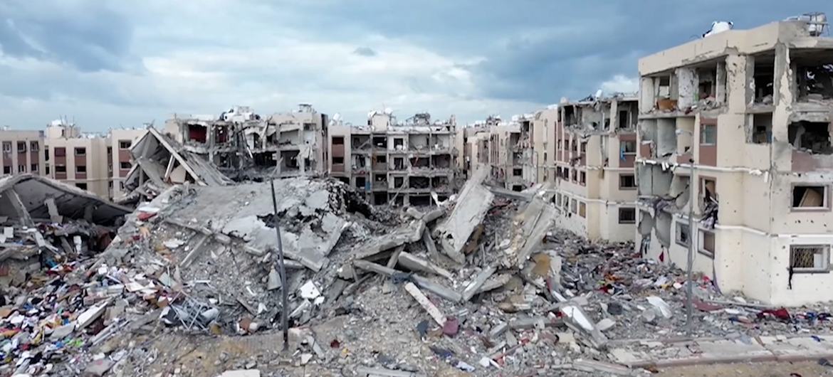 Filmagem de drone de edifícios destruídos em Jabalia, norte de Gaza