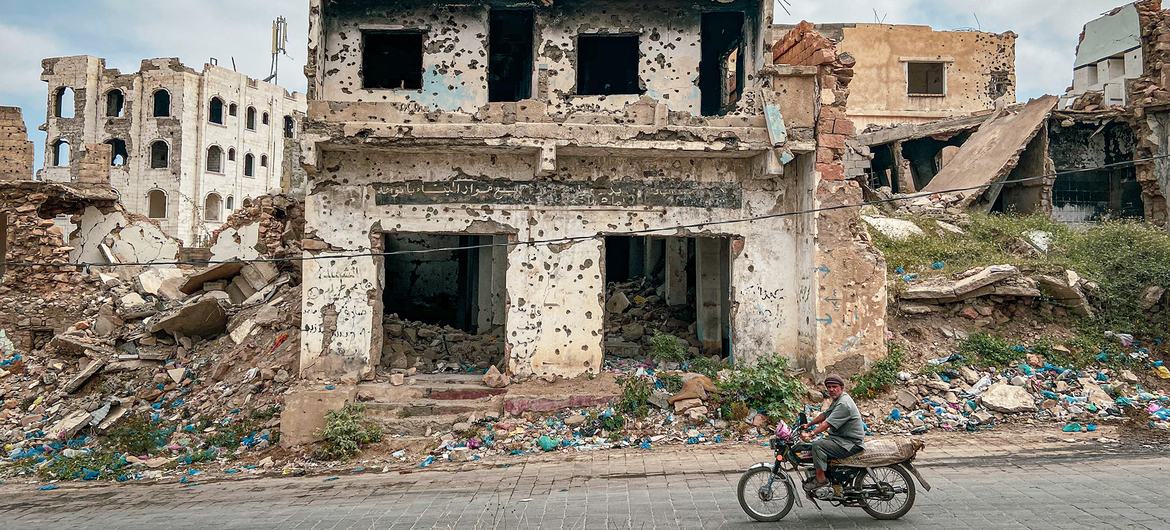 Le quartier d'Al Gahmalyya dans la ville de Taiz, au Yémen, a été gravement endommagé à la suite d'années de conflit.