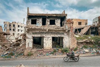 تضرر حي الجمالية في مدينة تعز باليمن بشدة نتيجة سنوات من الصراع.