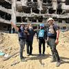 اقوام متحدہ کے اہلکار اسرائیلی قبضہ ختم ہونے کے بعد الشفاء ہسپتال میں ہونے والی تباہی کا جائزہ لے رہے ہیں۔