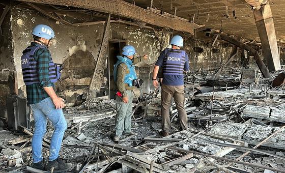  Une équipe de l'ONU composée de plusieurs agences évalue la destruction de l'hôpital Al-Shifa, dans la ville de Gaza, après la fin de la dernière opération israélienne.