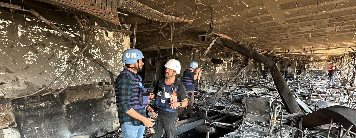 联合国团队评估加沙城希法医院的破坏情况。