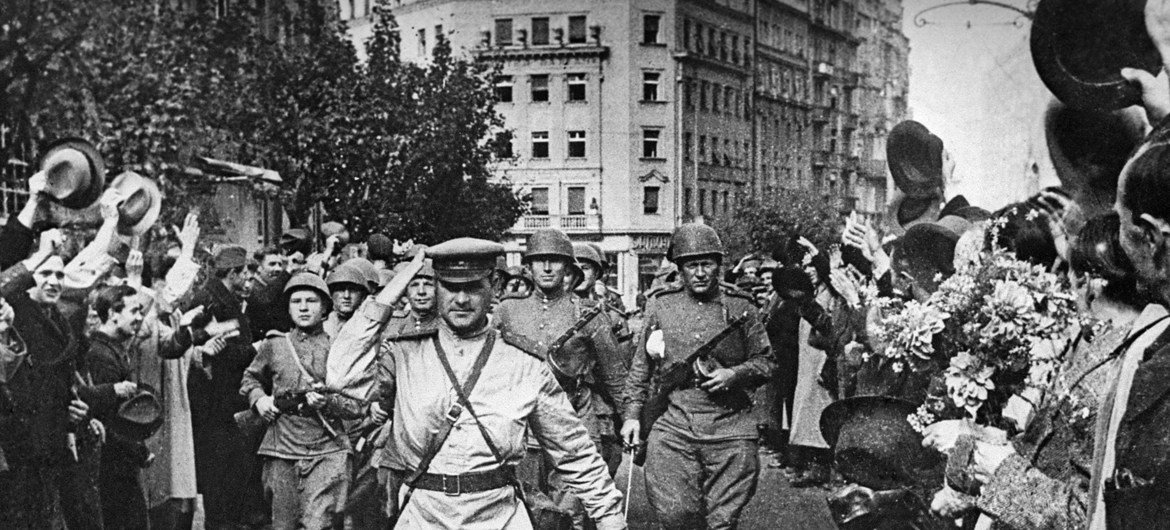 Встреча советских воинов в Белграде, 1944 г.