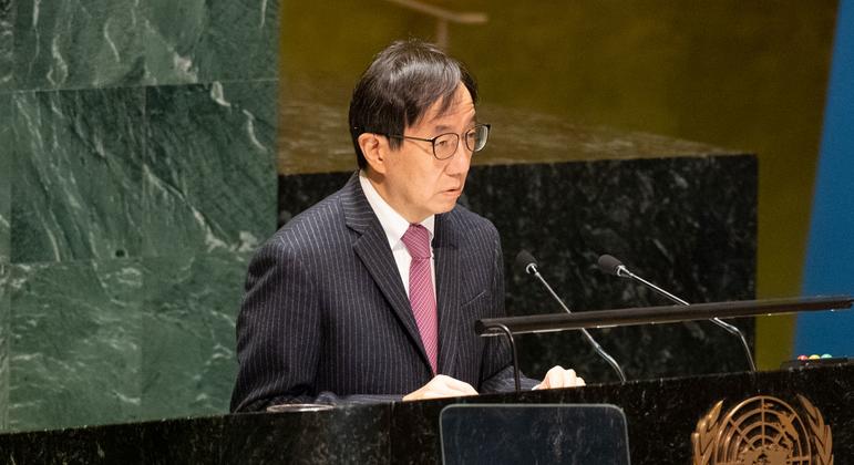 日本大使山崎和之在联合国大会全体会议上就俄罗斯使用否决权否决旨在防止外空武器化的决议草案发表讲话。