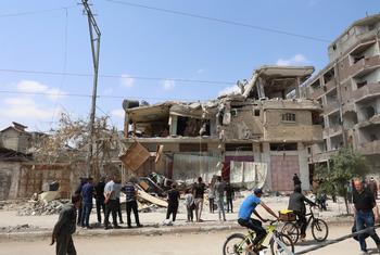 رفح کے محلے السلام میں تباہ حال عمارتیں۔