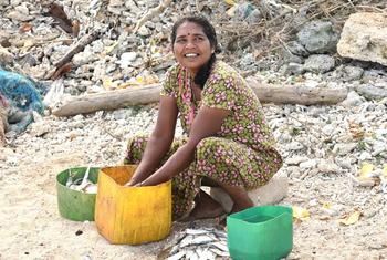 अरुंधवामाला की कहानी, संघर्ष व सामुदायिक समर्थन से पुनर्बहाली की मिसाल पेश करती है.