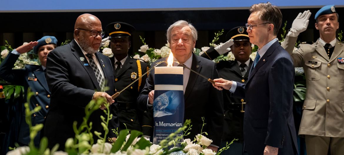 فعالية تكريم موظفي الأمم المتحدة الذين لقوا حتفهم أثناء تأدية واجبهم خلال عام 2023.