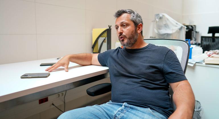 Lionel Guidi, 44 años, investigador de plancton en el Laboratorio Oceanográfico de Villefranche, conocido como LOV (parte del IMEV-Institut de la Mer de Villefranche, Universidad de la Sorbona-CNRS). Lionel Guidi, 44 años, investigador de plancton en el Laboratorio Oceanográfico de Villefranche, conocido como LOV (parte del IMEV-Institut de la Mer de Villefranche, Universidad de la Sorbona-CNRS).