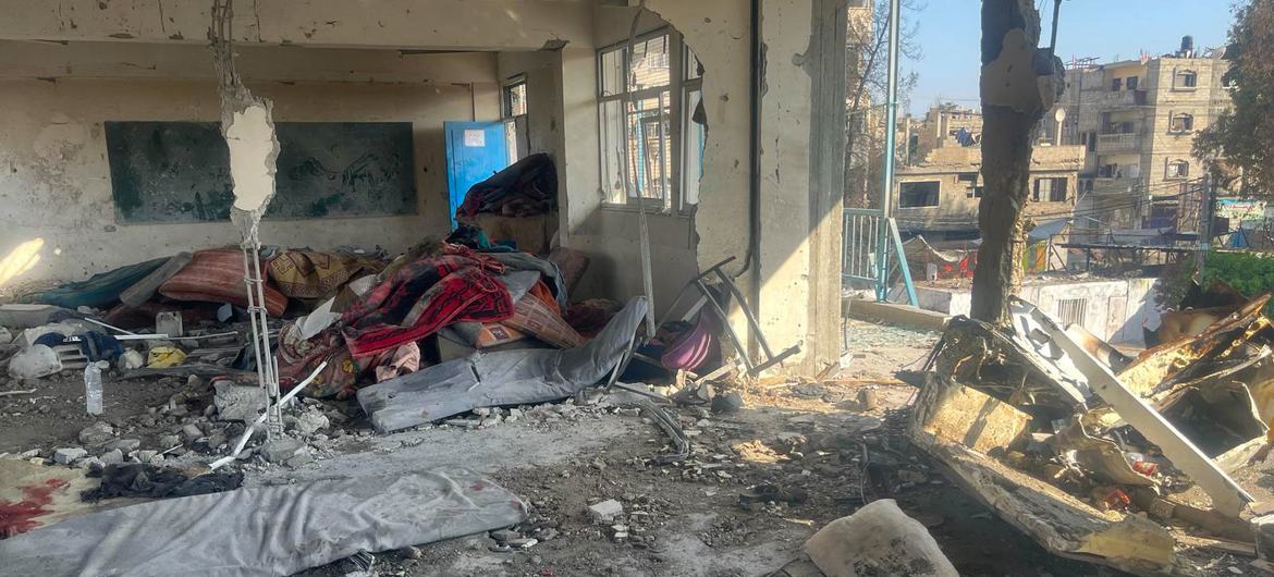 Más de 35 personas desplazadas murieron cuando Israel bombardeó una escuela administrada por la UNRWA en Nuseirat, en el centro de Gaza.
